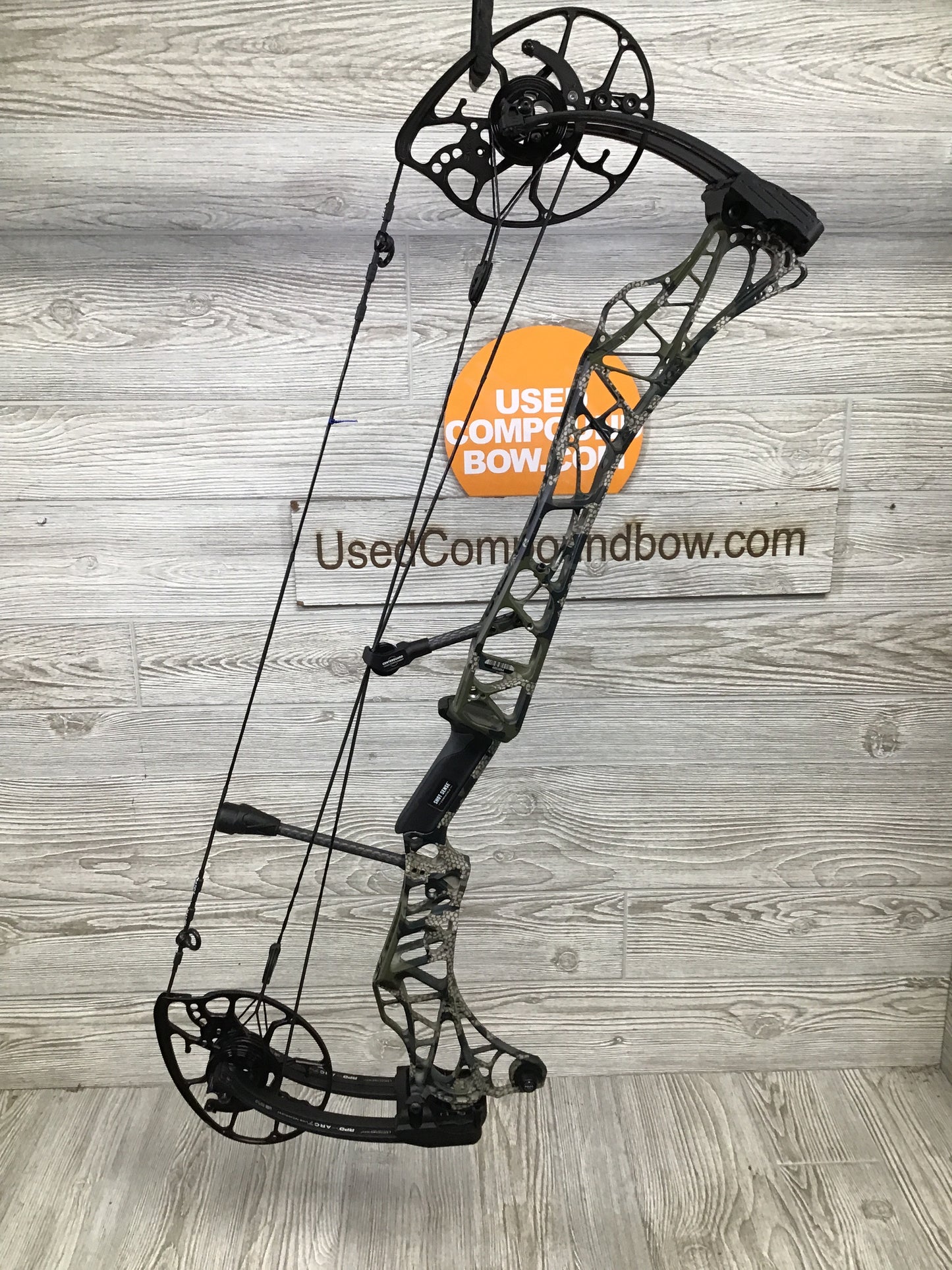 Used Mathews Lift X 29.5 Right Hand Kuiu Verde riser/ Black limbs 27"/70#