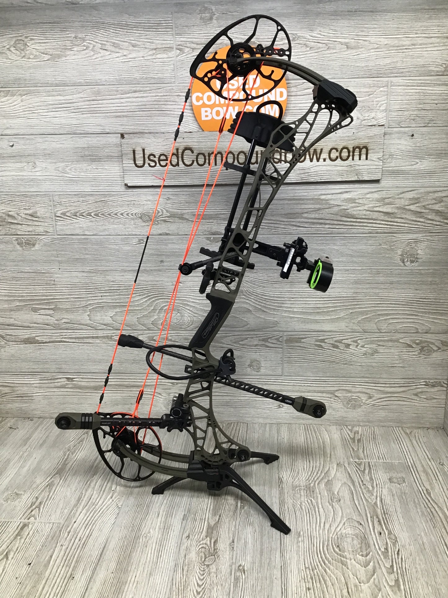 Used Mathews Lift 29.5 Green Ambush Left Handed 30/60# Package