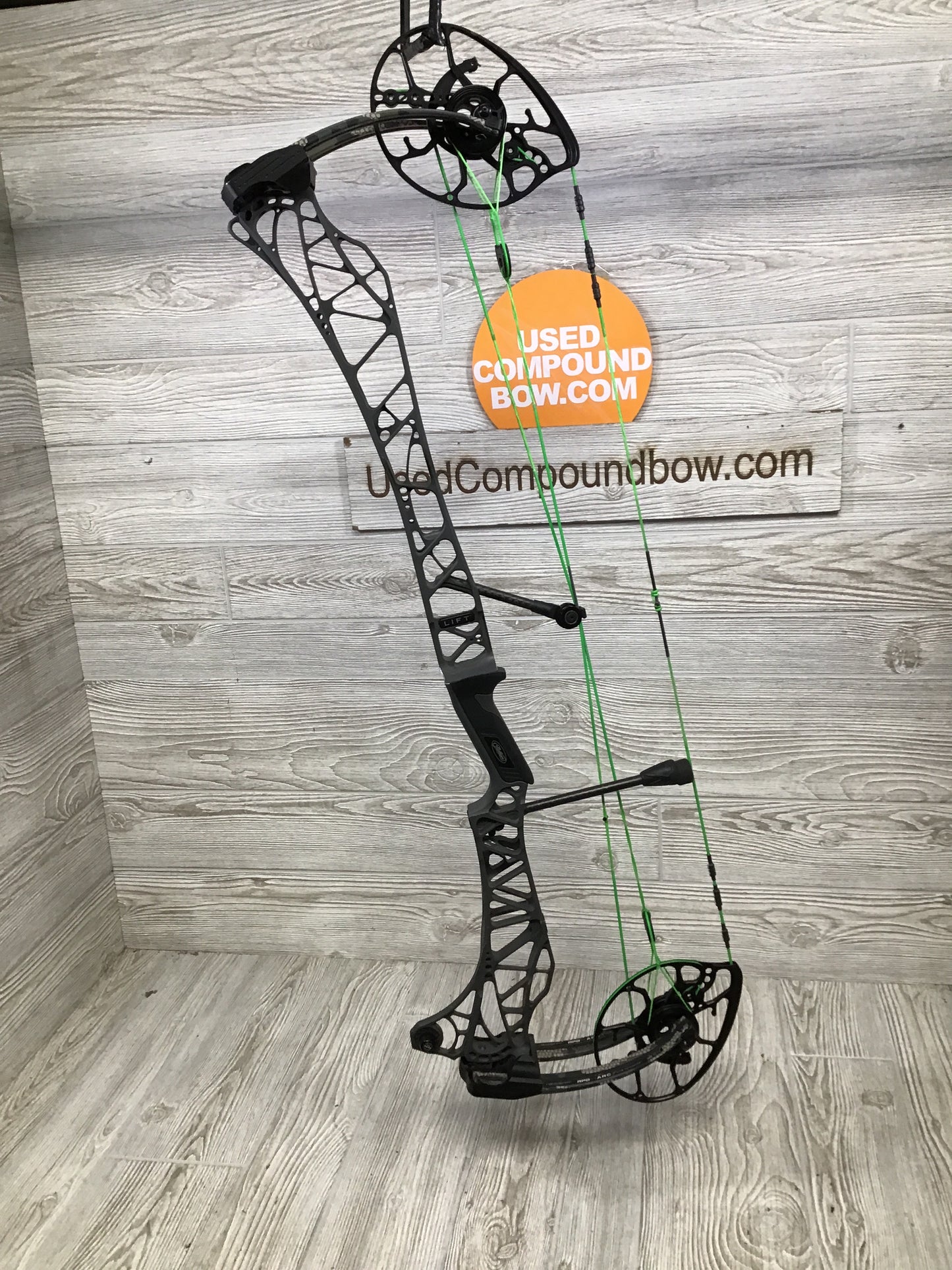 Used Mathews Lift X 33 RH Shale/ Kuiu Limbs 29/70