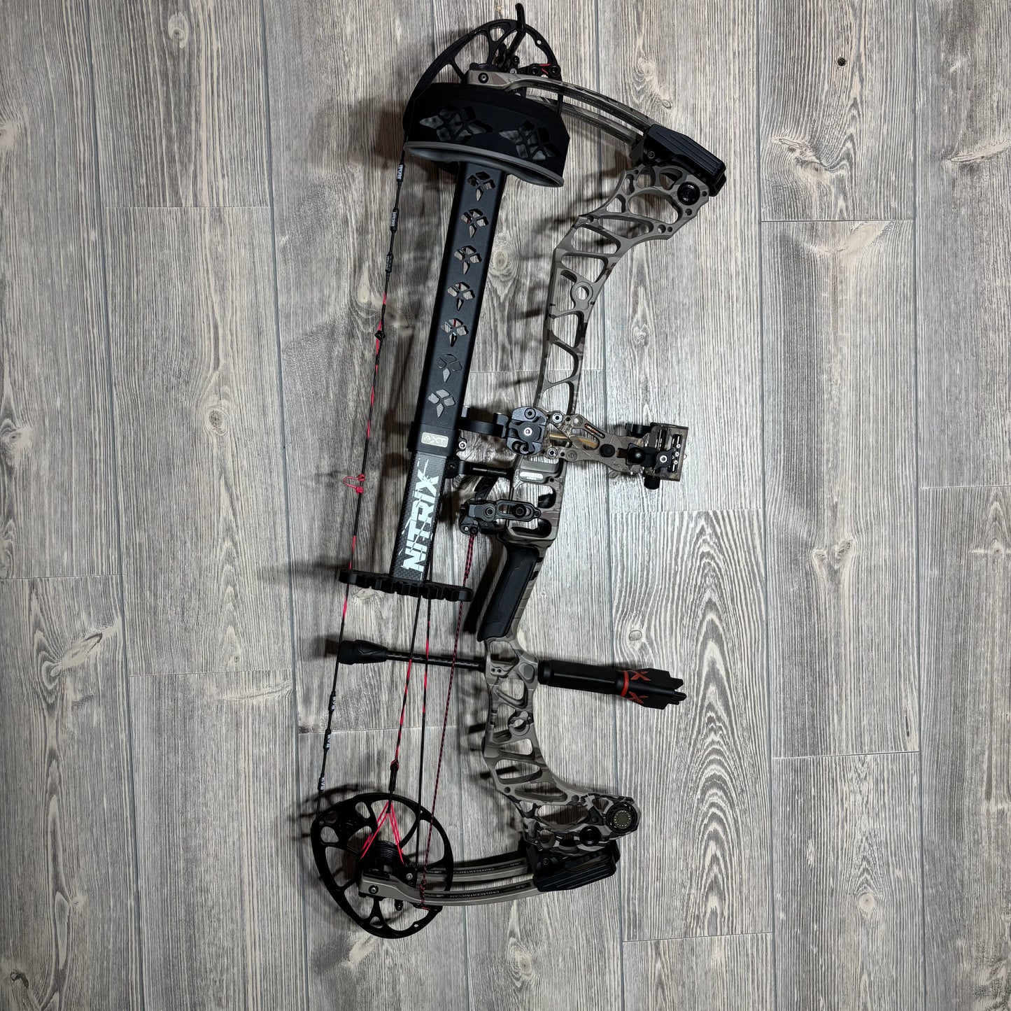 Used Mathews Vertix RH Under Armour Bow Package