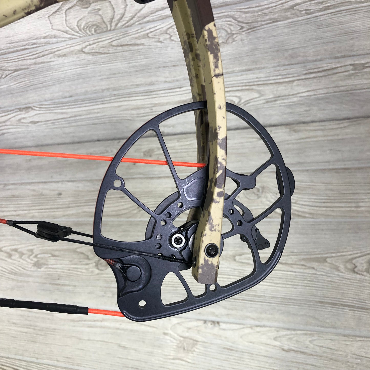 Used Hoyt RX-9 LH 60-75# First Lite Circa package