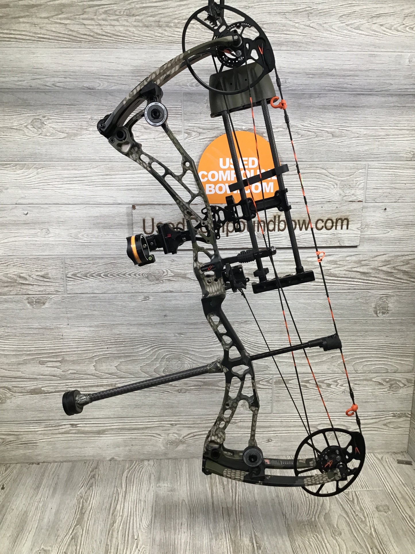 Used Bowtech Solution SS RH Kuiu 60-70lbs loaded package
