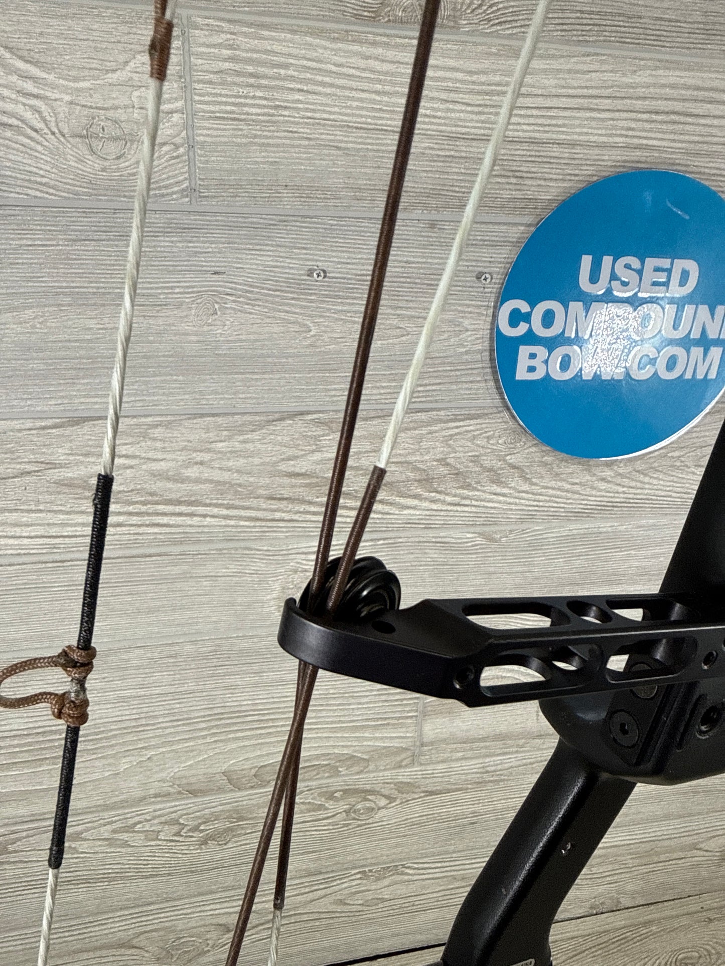 Used PSE Mach 33 DS ec2 25.5-31" 60-70lb Right Hand Black riser mossy oak limbs