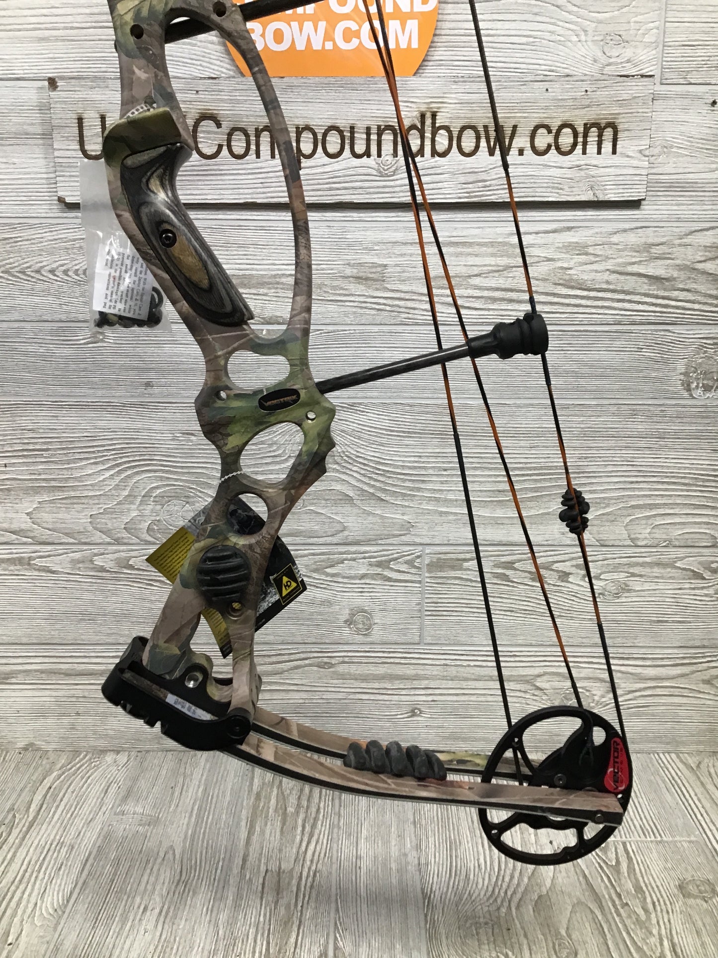 Brand new Un-shot Hoyt Vectrix RIght Handed 29/70# W/ Original Box