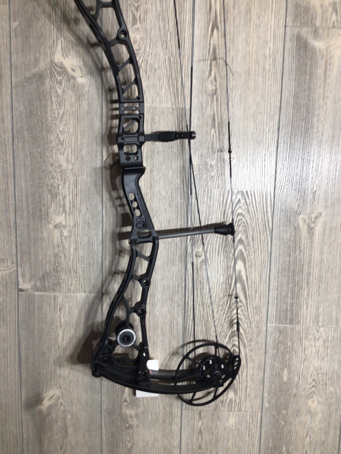 Bowtech Proven 34 LD Black 70# 32" Bow