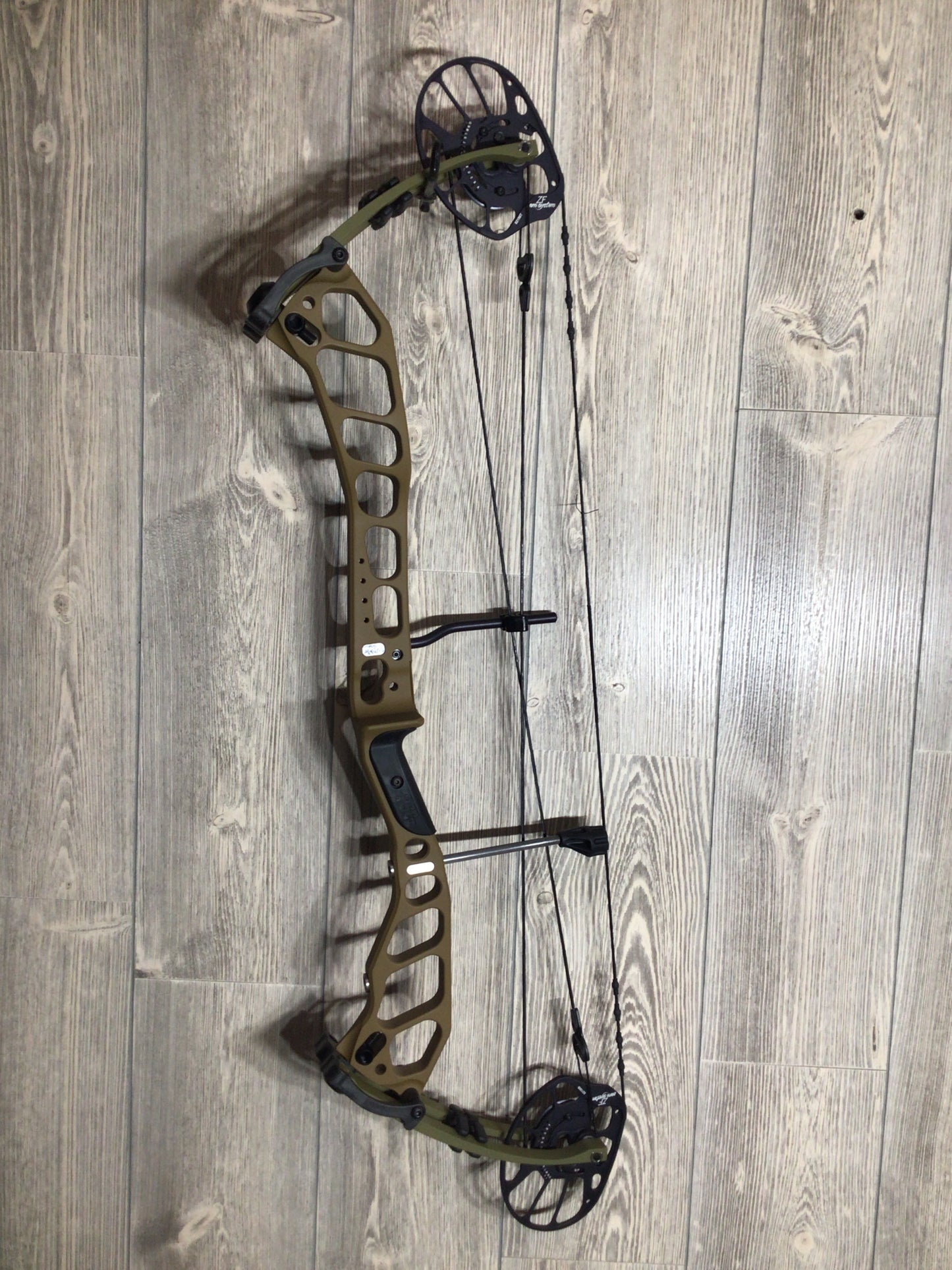 Used PSE Drive NXT RH 24-31" 60-70lbs Bow