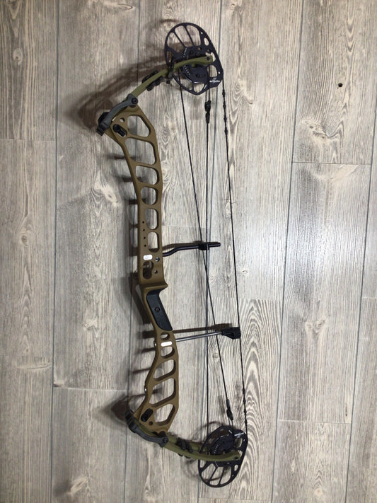 Used PSE Drive NXT RH 24-31" 60-70lbs Bow