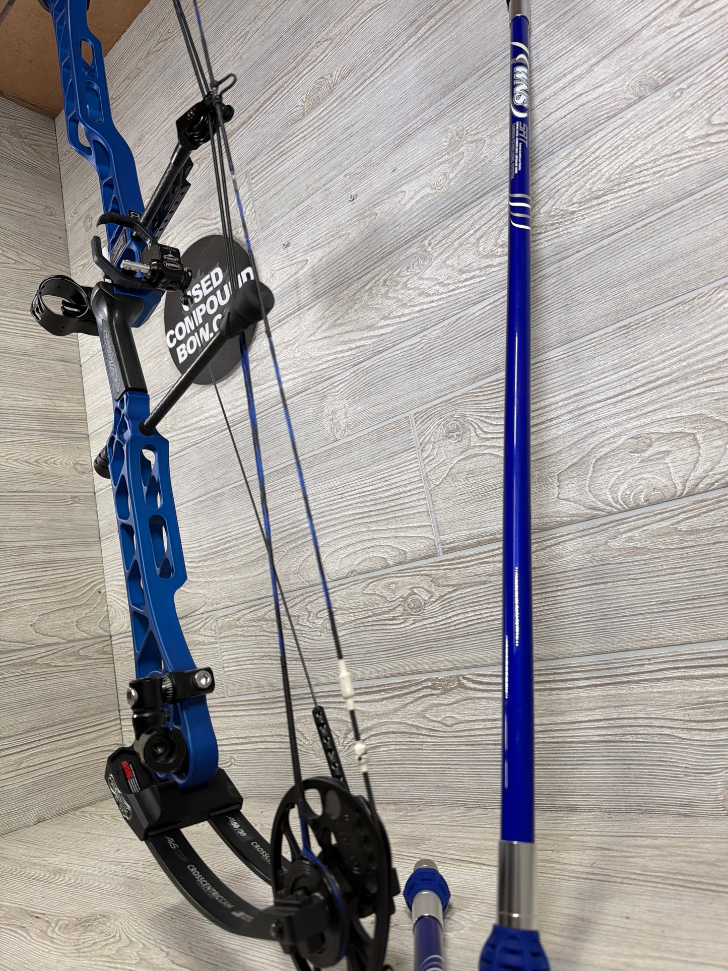 Used Mathews TRX 8 Right Handed Blue Black limbs 50# 28" Bow Package