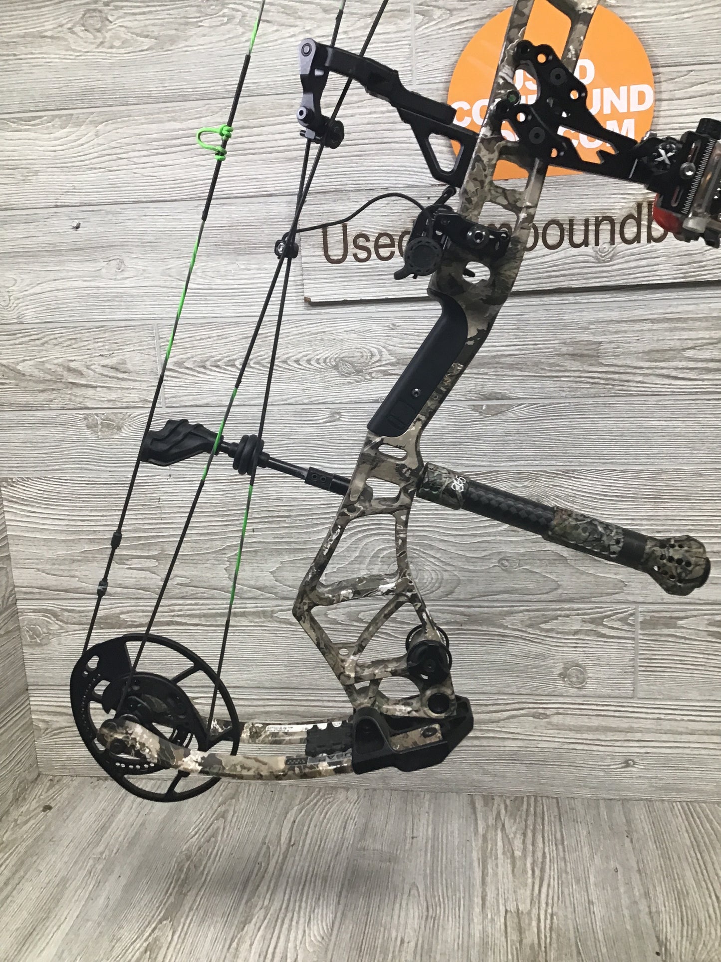 Bear Execute 30 RH 60-70lb 26"-30" Camo Package