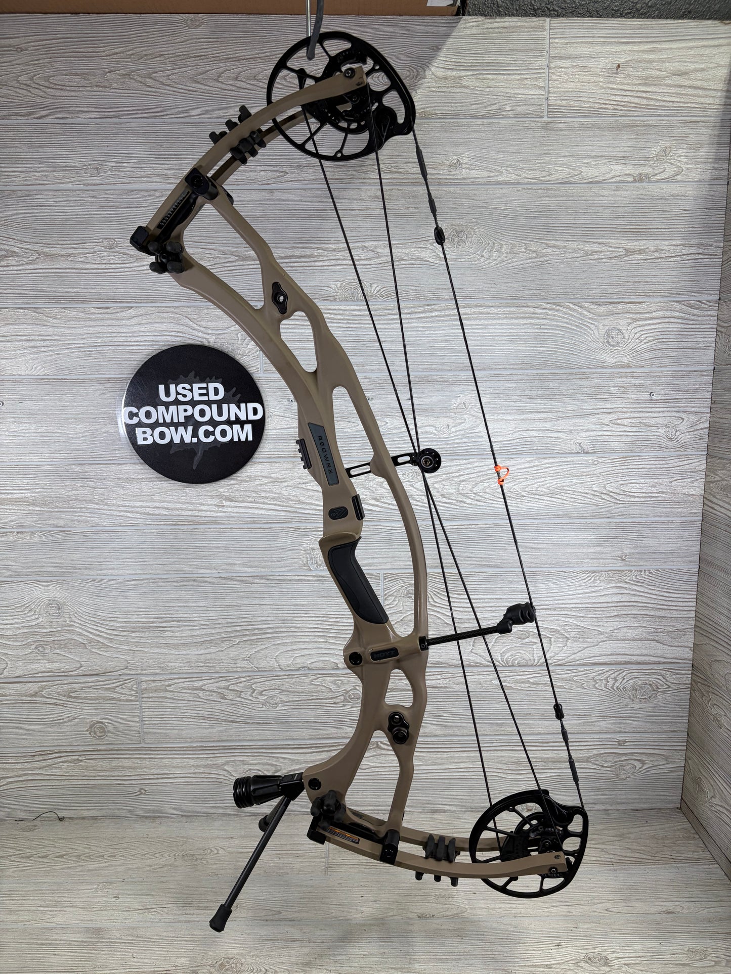 Used Hoyt RX-7 Ultra Right Hand Buckskin 60-70# 27-32"