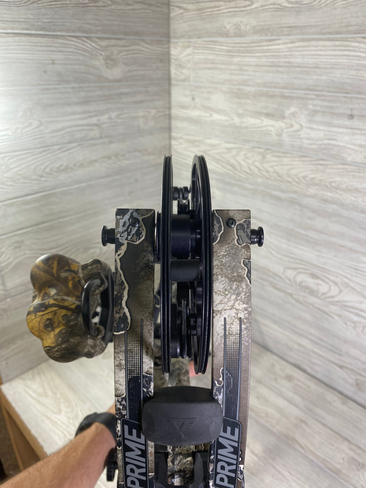 Prime Black 3 60-70# 25.5-31" Right Handed Realtree Escape Loaded