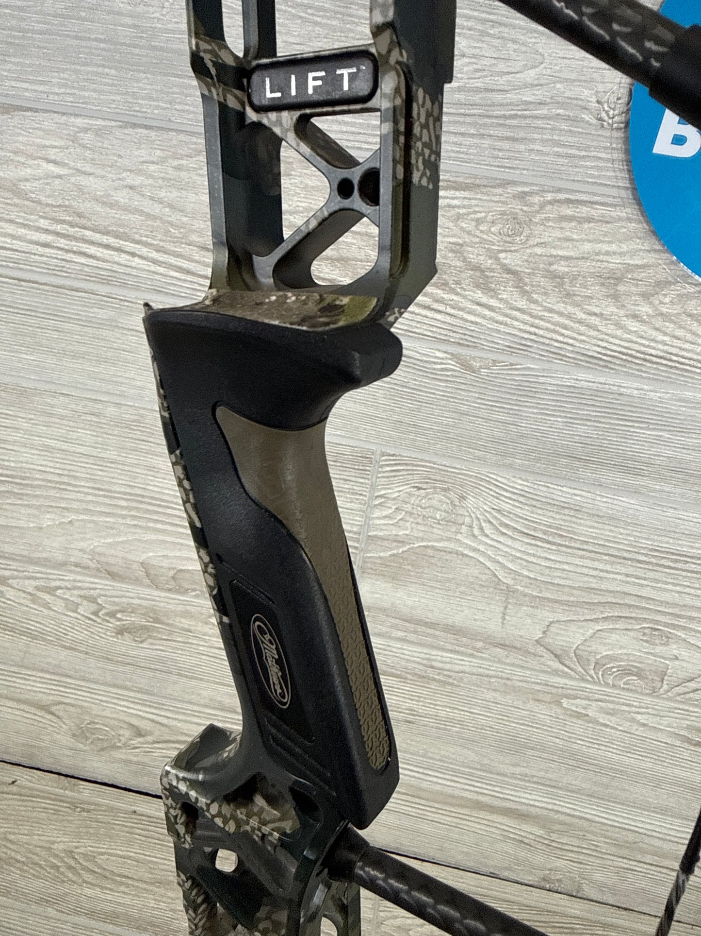 Used Mathews Lift X 33 Right Hand Kuiu Verde