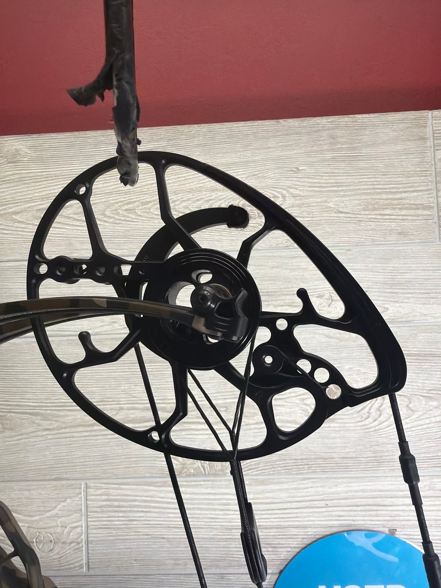 Used Mathews LIFT 33 27.5" 70lb Mossy Oak Bottomland Right Hand Bow