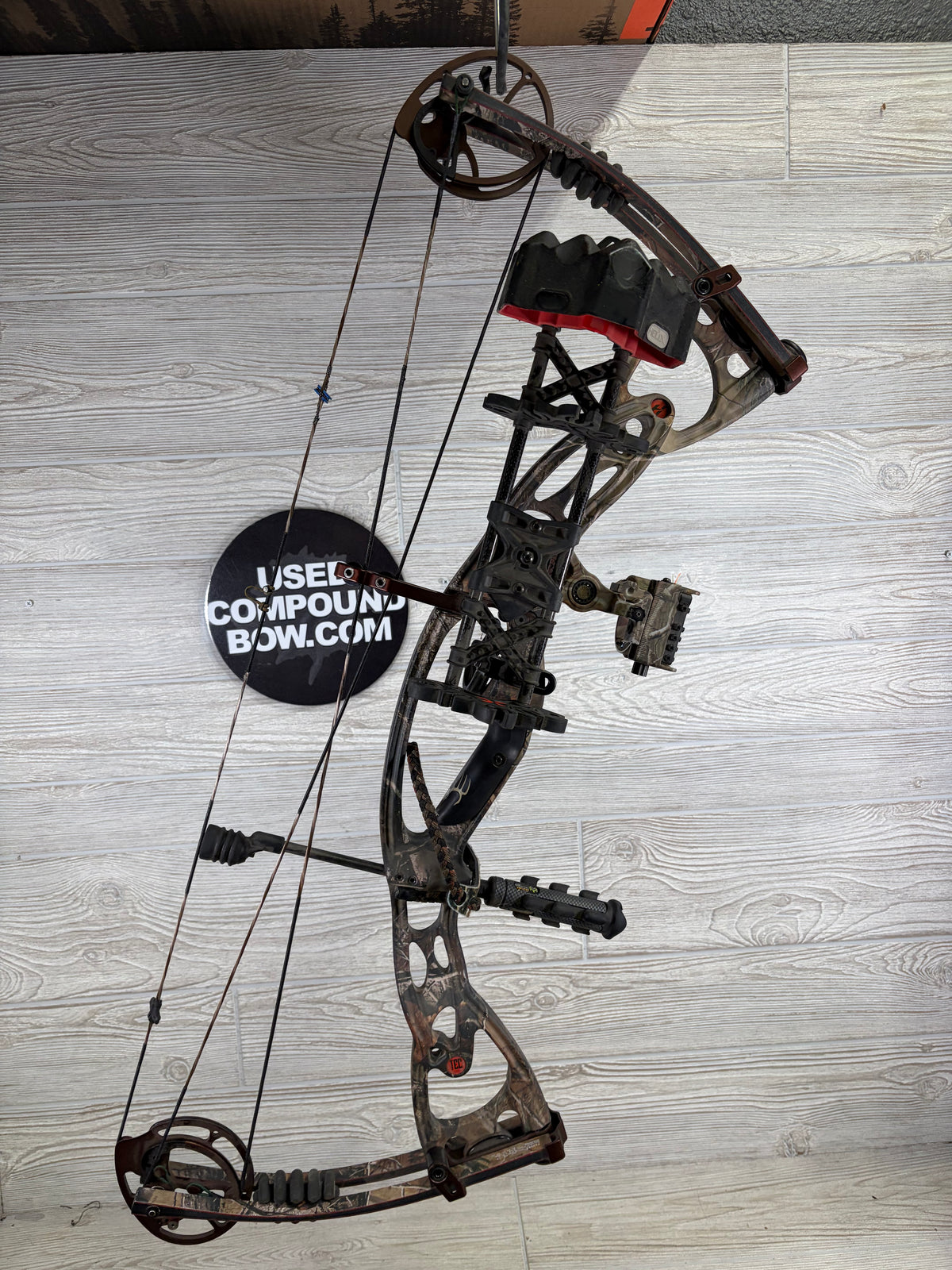 Used Hoyt Rampage XT RH PKG 29" 60-70lbs