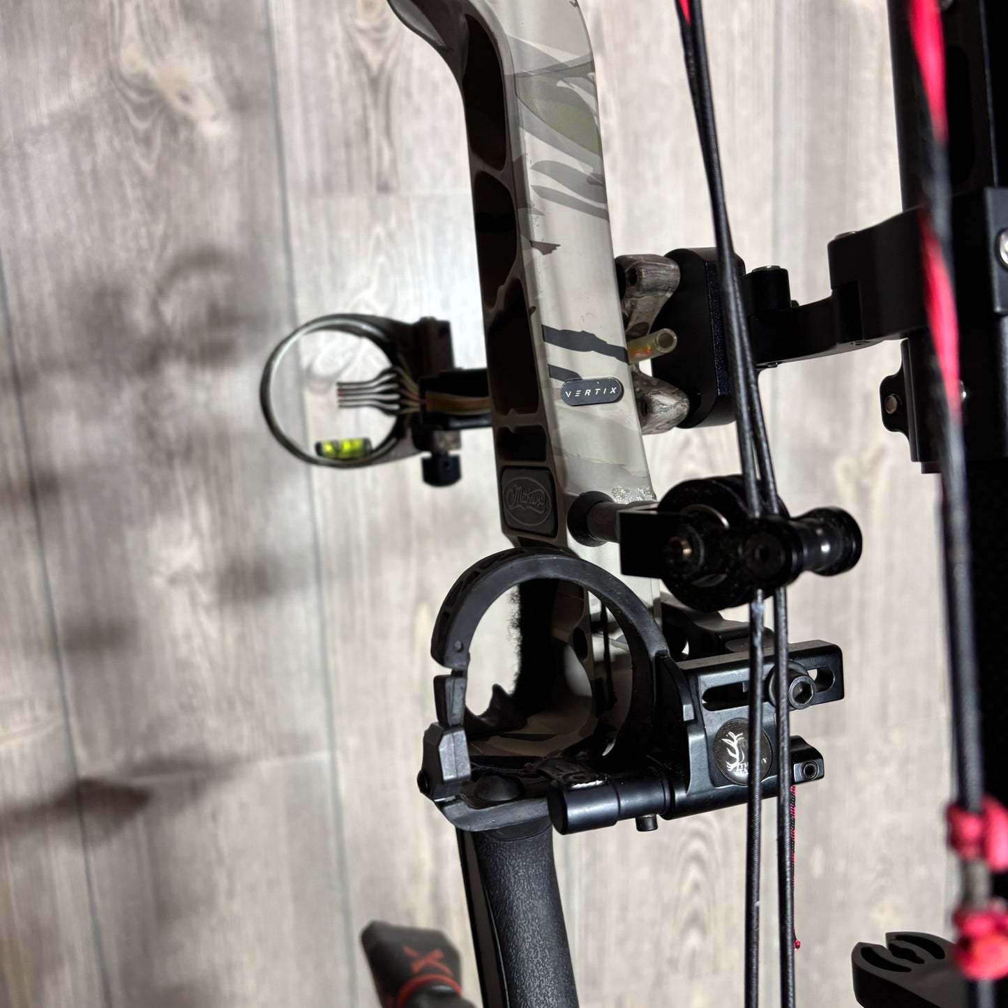Used Mathews Vertix RH Under Armour Bow Package