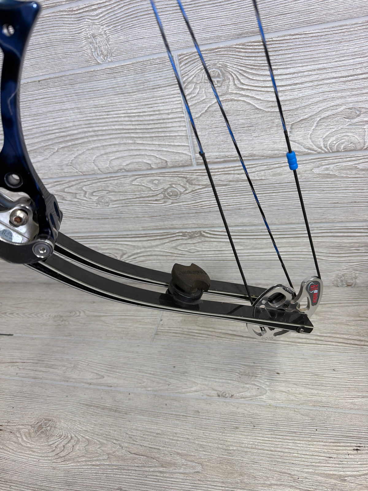 Used Hoyt Pro Tech Vintage Target Bow Blue Lightning Right Hand 60-70# 27.5-30" 65% Let-off
