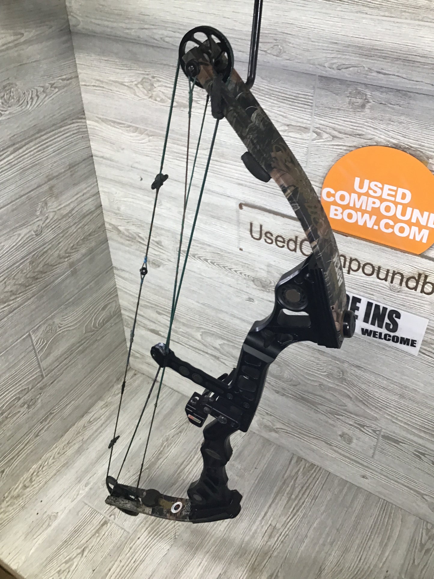 Used Mathews Apex 7 Right Handed Package 28.5-29" 50-60# black riser/Realtree limbs