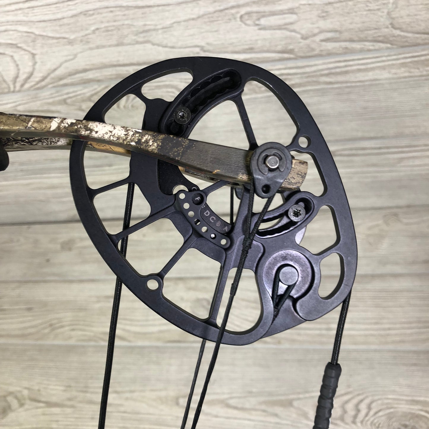 Hoyt RX-4 Right Handed Realtree camo 55-65# #2 cam 25-28" DL