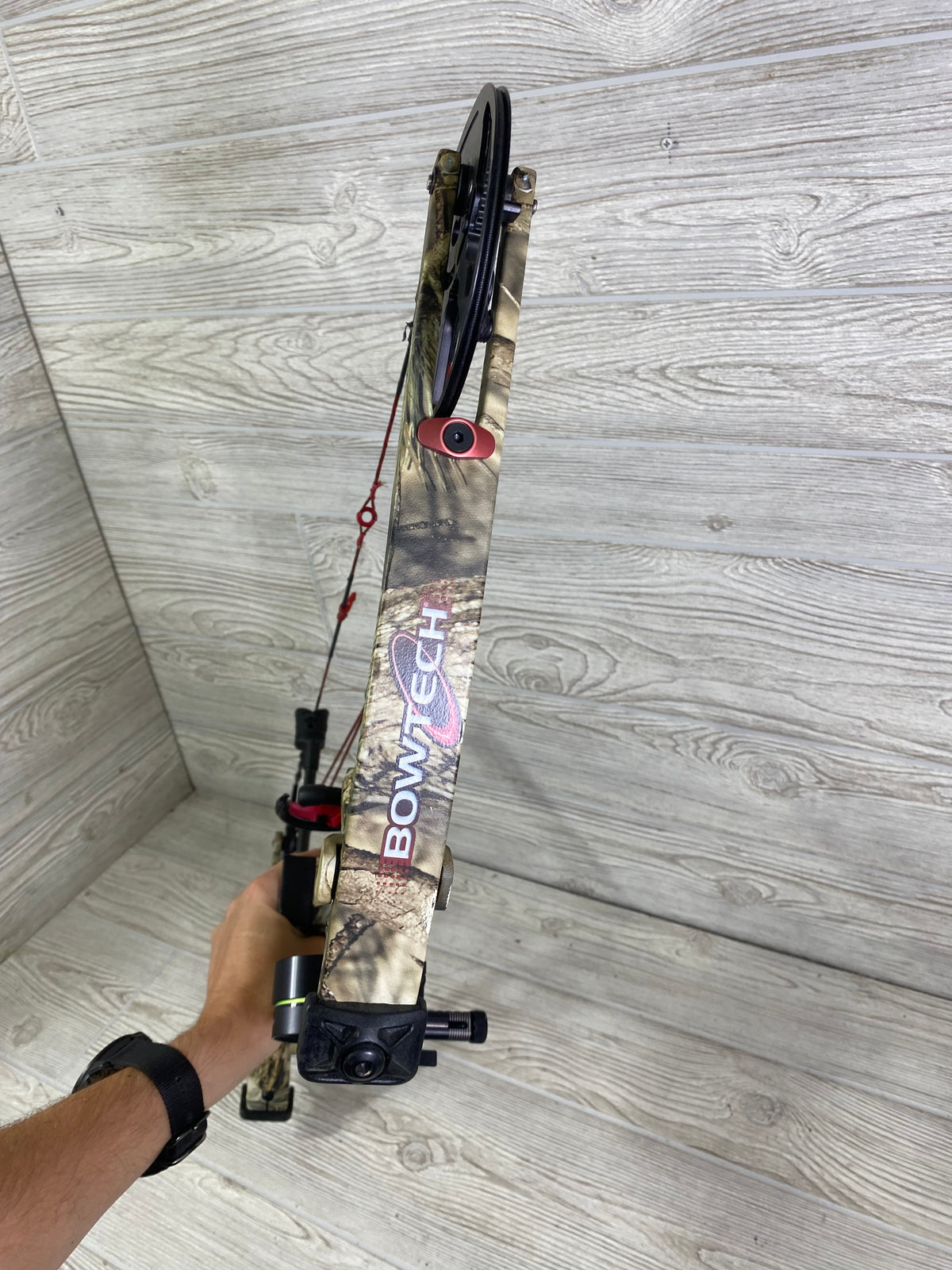 Bowtech Fuel LEFT Hand 18-30" 30-70lbs.