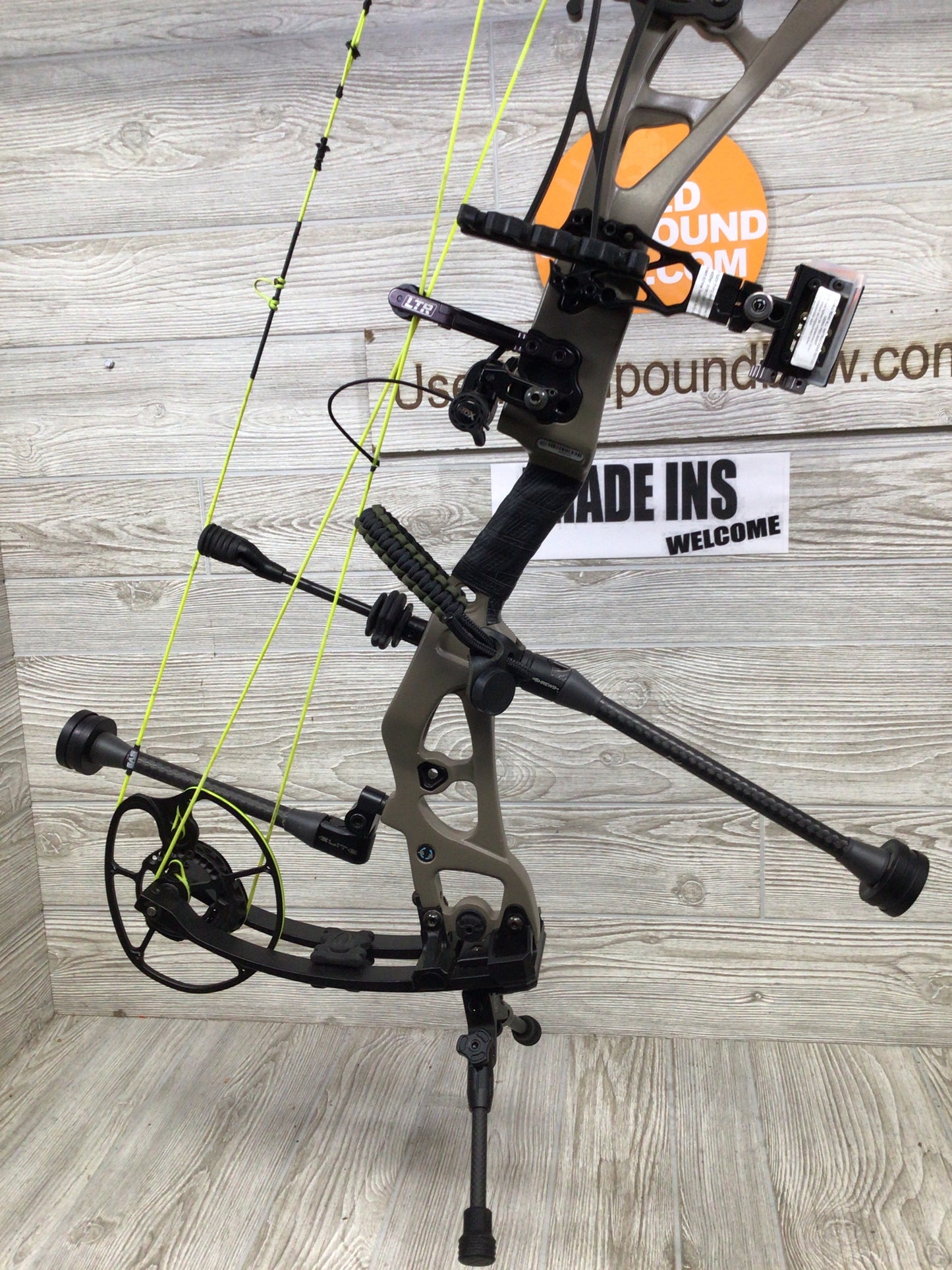 Use Elite Carbon Era Right Handed 65lb Sienna Brown Bow Package