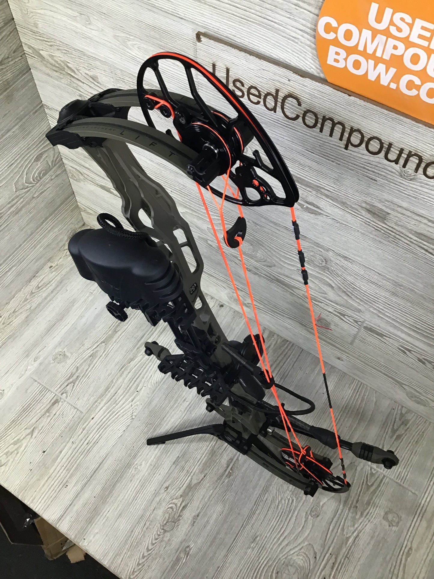 Used Mathews Lift 29.5 Green Ambush Left Handed 30/60# Package