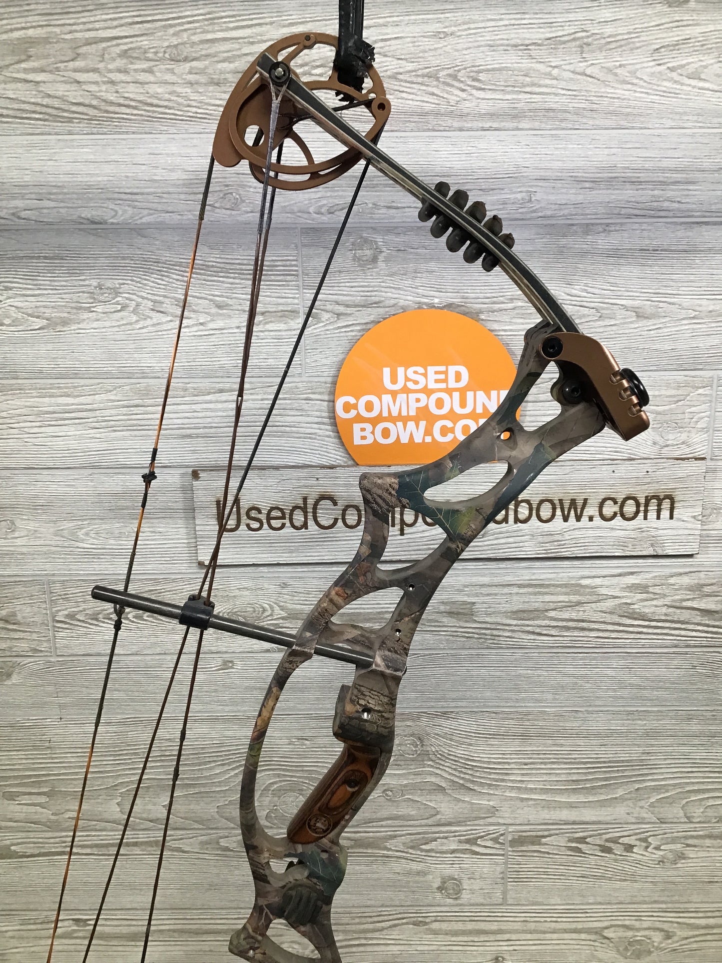 Used Hoyt Trykon Right Handed 28" 60-70# camo