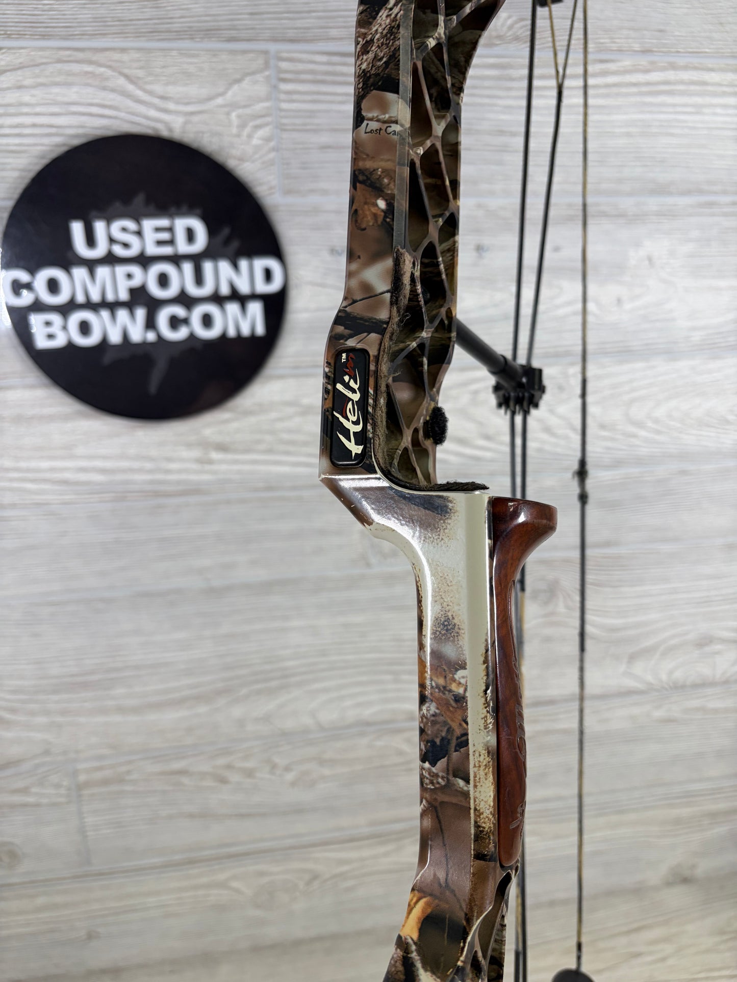 Used Mathews Helim 29" RH 40-50lbs Lost Camo