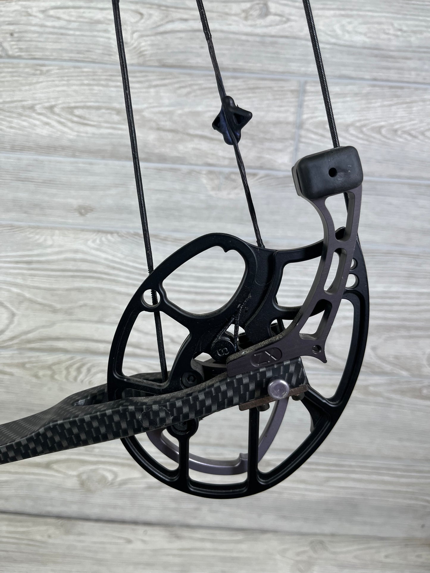 Used Mathews Z7 Xtreme TACTICAL 25.5" 70lb RH Bow Pkg