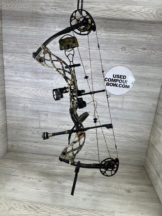 Bowtech Carbon Icon Right Handed 60-70# Camo package