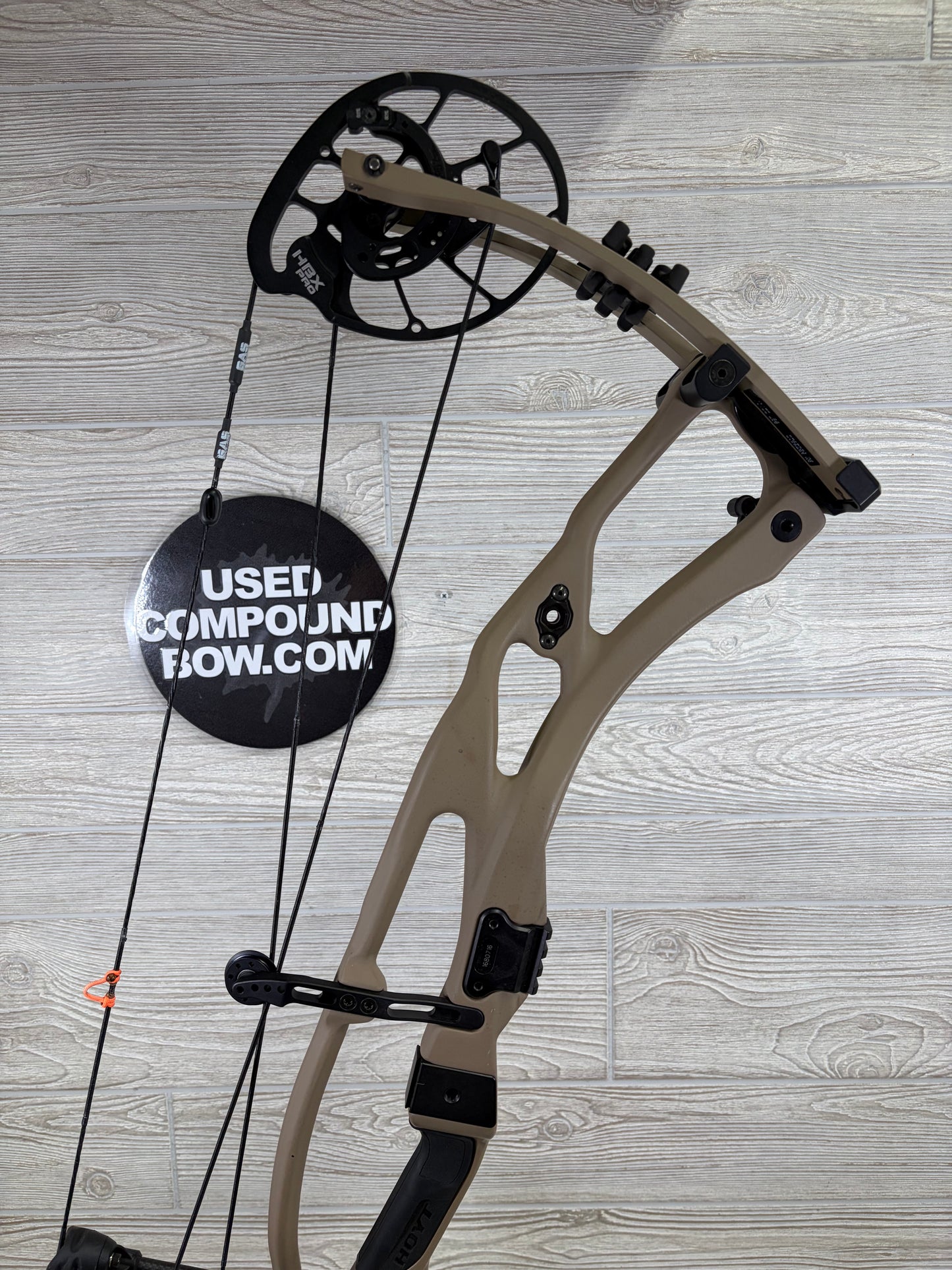Used Hoyt RX-7 Ultra Right Hand Buckskin 60-70# 27-32"