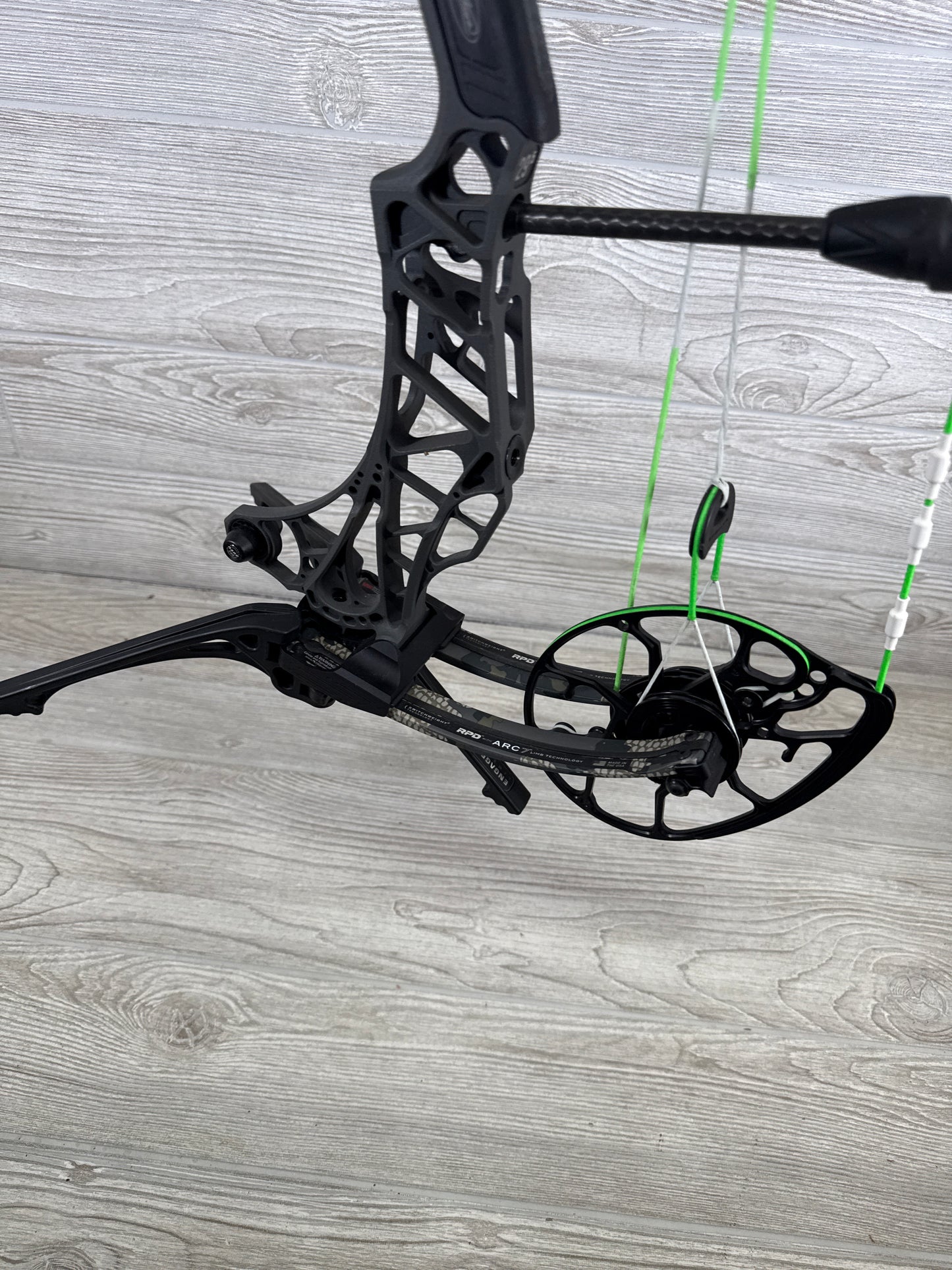 Used Mathews Lift X 29.5 Right Hand Shale with kuiu limbs