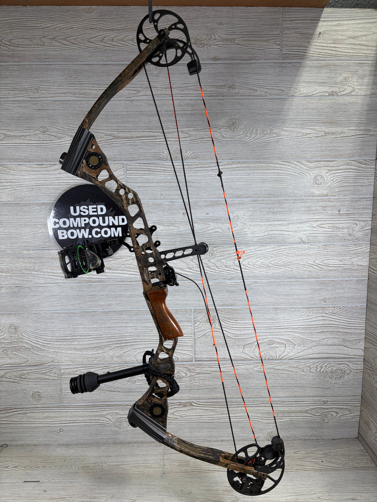 Used Mathews LX 30" 70lb Right Handed Bow Pkg