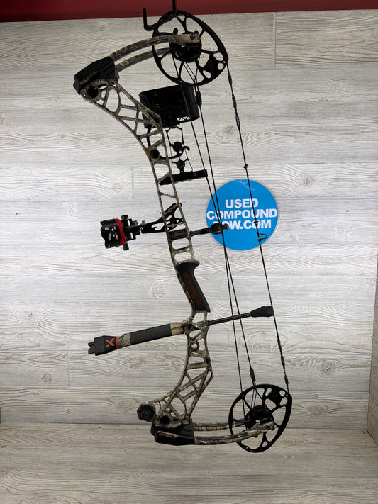 Used Mathews VXR 31.5 30" 70lb Right Hand Realtree Edge Bow Pkg