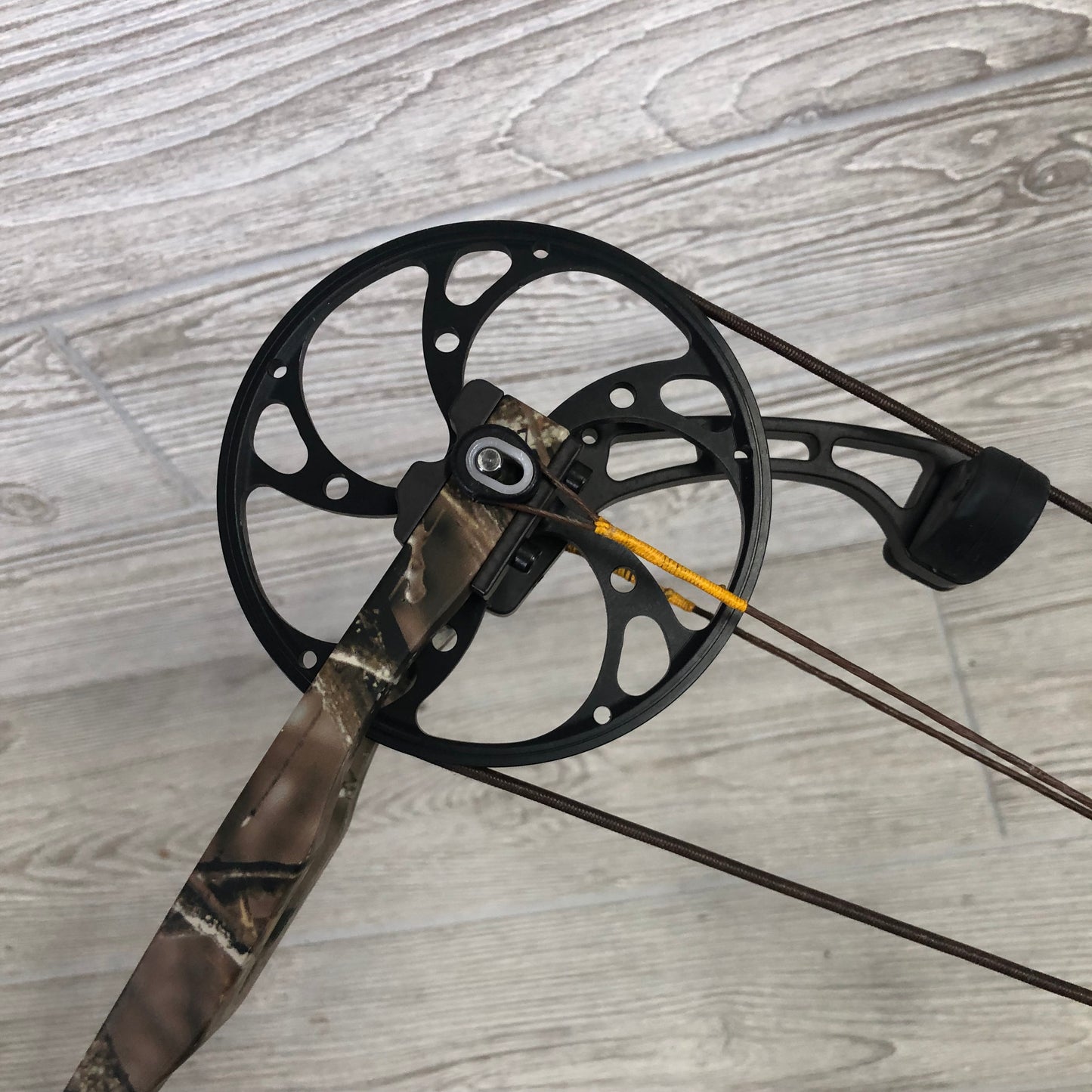 Used Mathews Z9 Right Handed 60-70lb 30" Bow Pkg