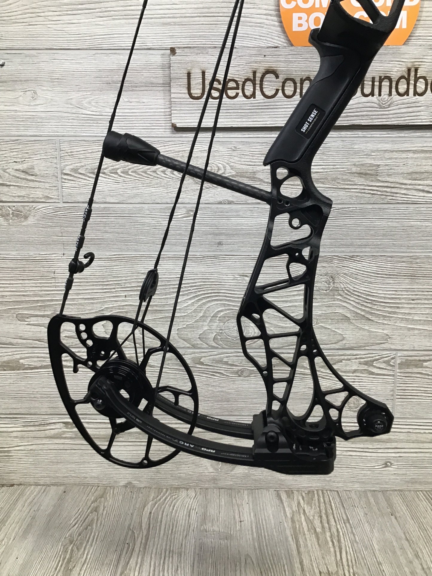 Used Mathews Lift X 29.5 Right Hand Black Bow 29/70