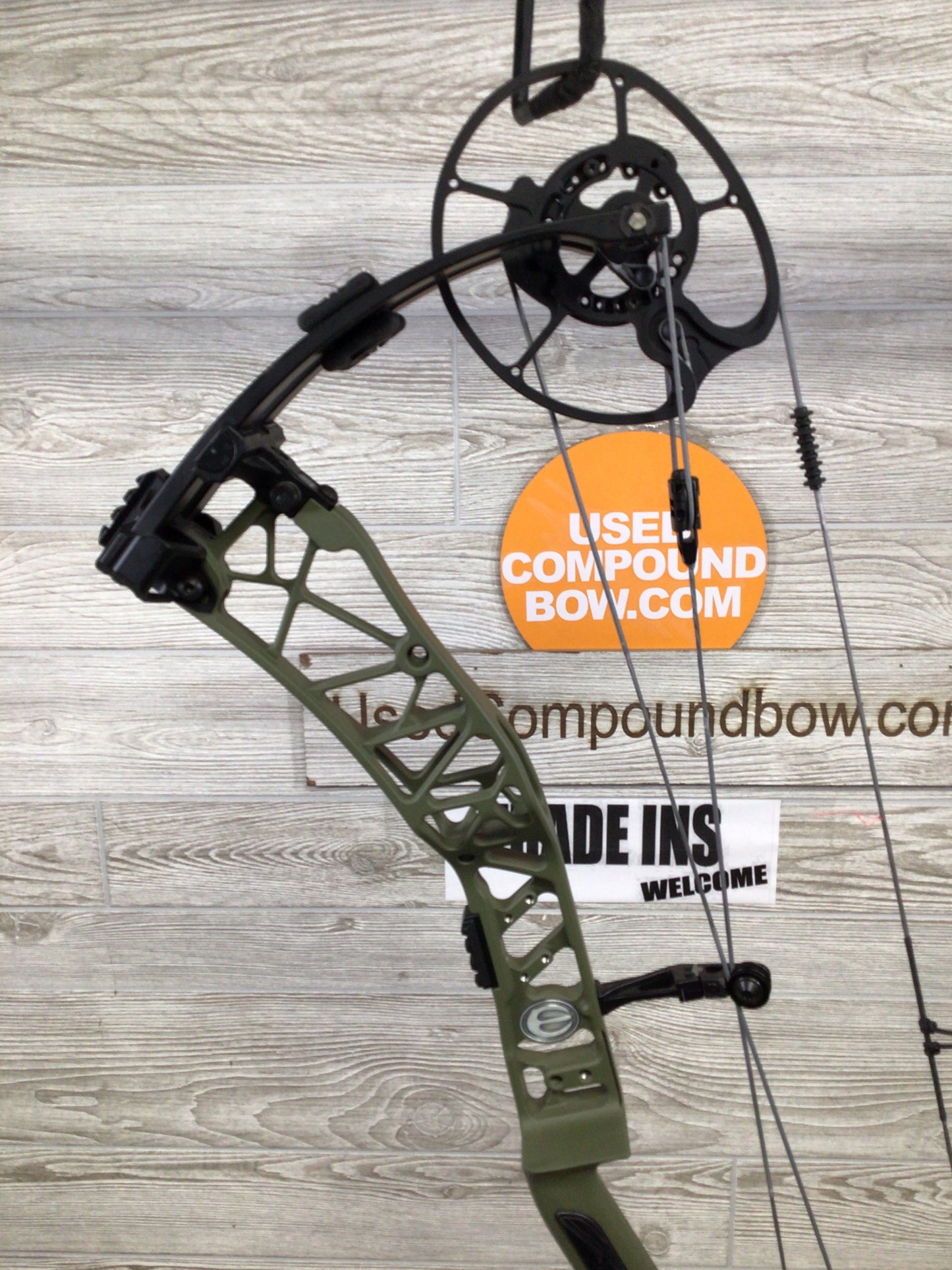 Elite Varos Right Handed 60-70# 25.5-31" OD Green