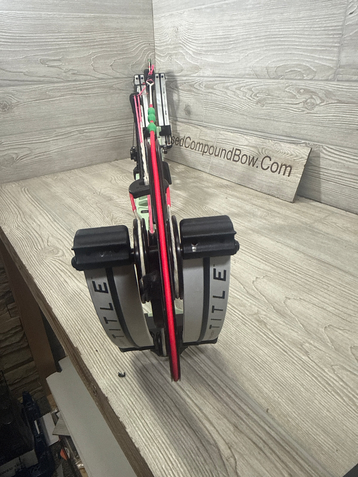 Mathews Title 38 GEN 1 Right Handed Mint White limbs