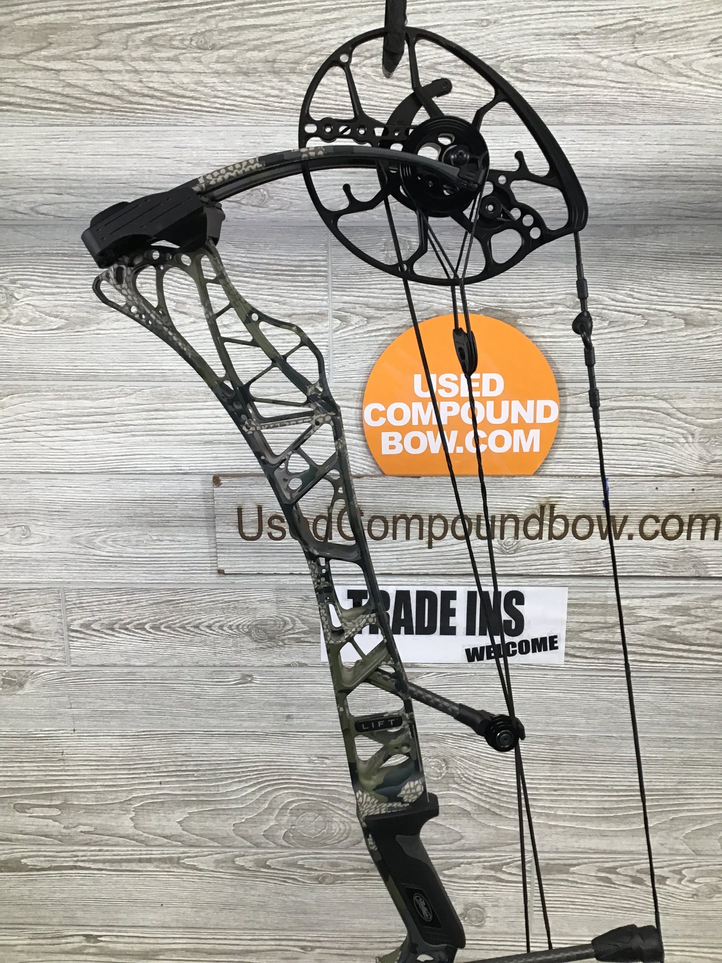 Used Mathews Lift X 29.5 Right Hand Kuiu Verde 27.5"/70#
