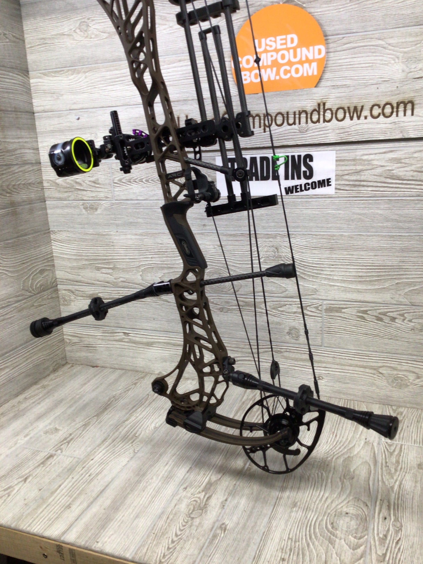 Used Mathews ARC 34 Right Handed Kodiak 29"/75# LOADED PACKAGE