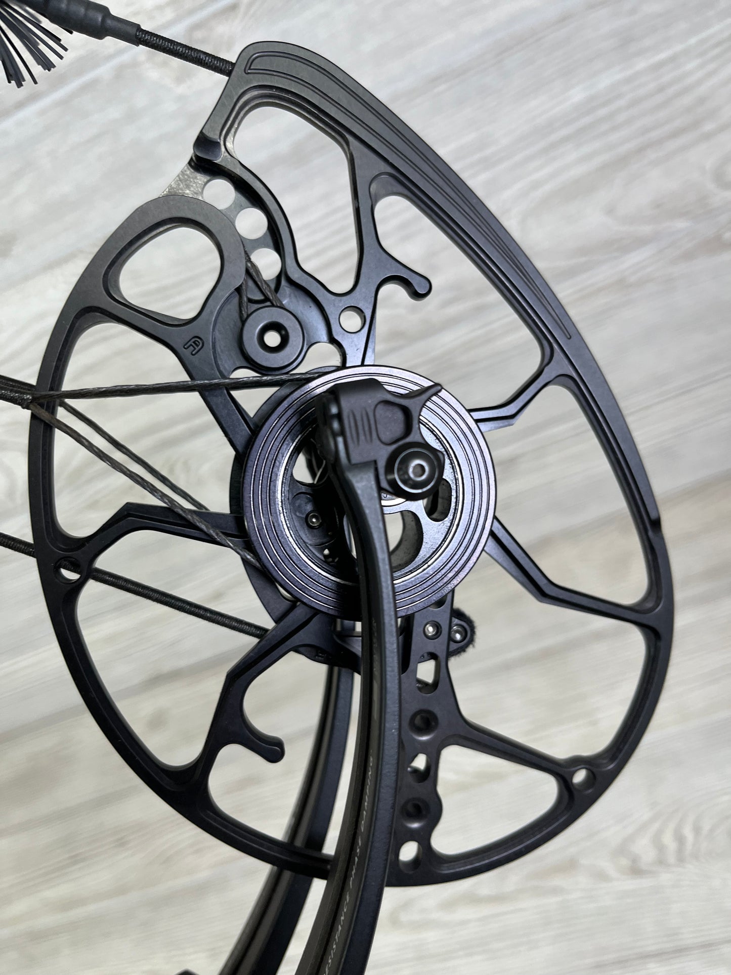 Mathews Lift 29.5 Right Handed Black