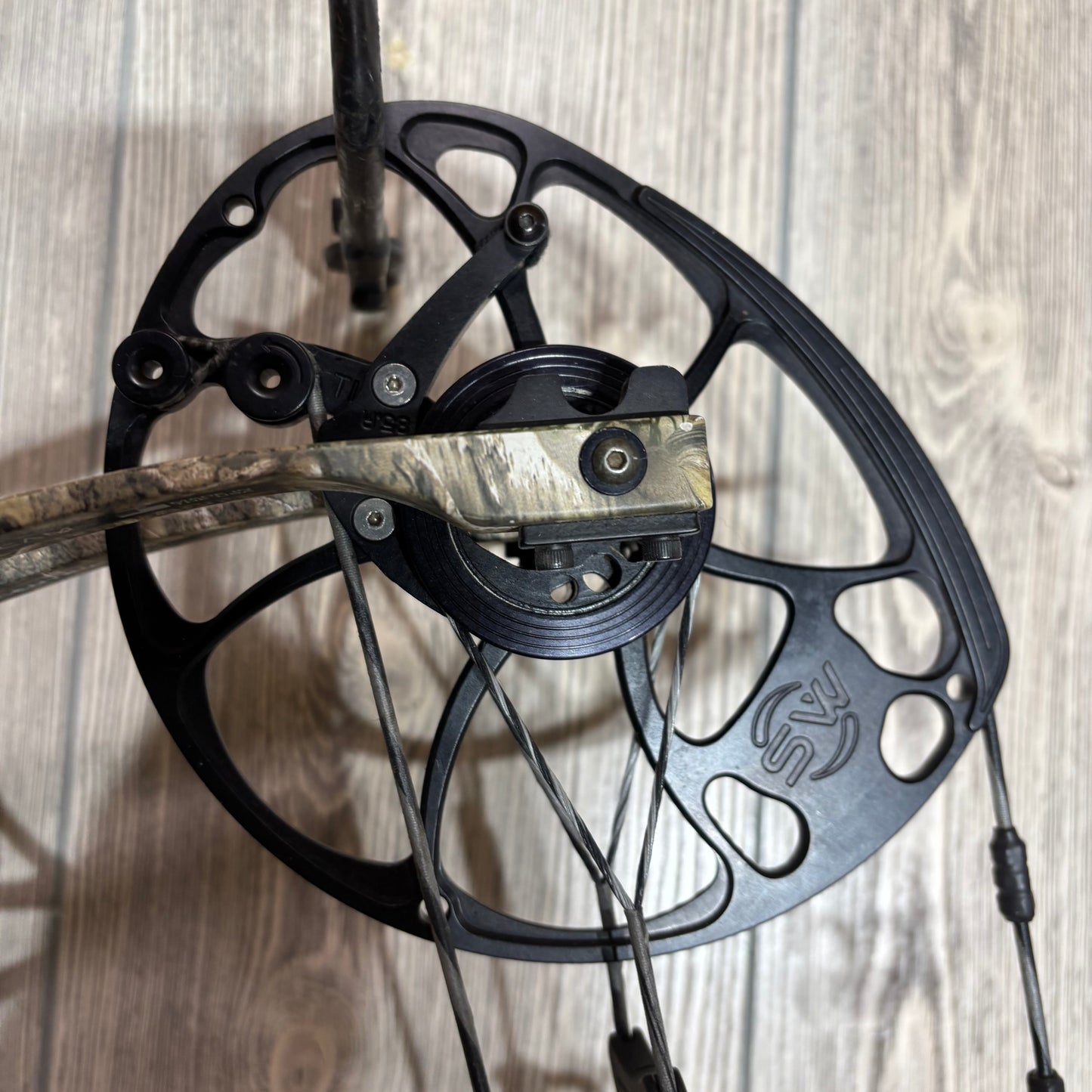 Used Mathews Vertix LH Realtree Package with Garmin