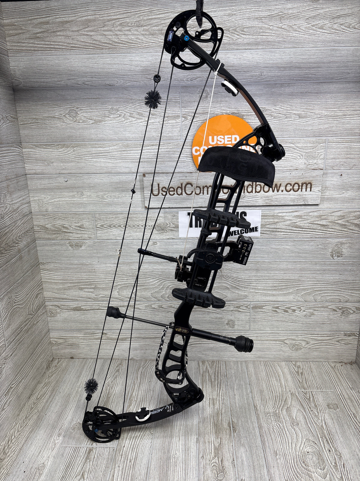 Used Prime One Target bow 50-60# right handed black 28.5 Package