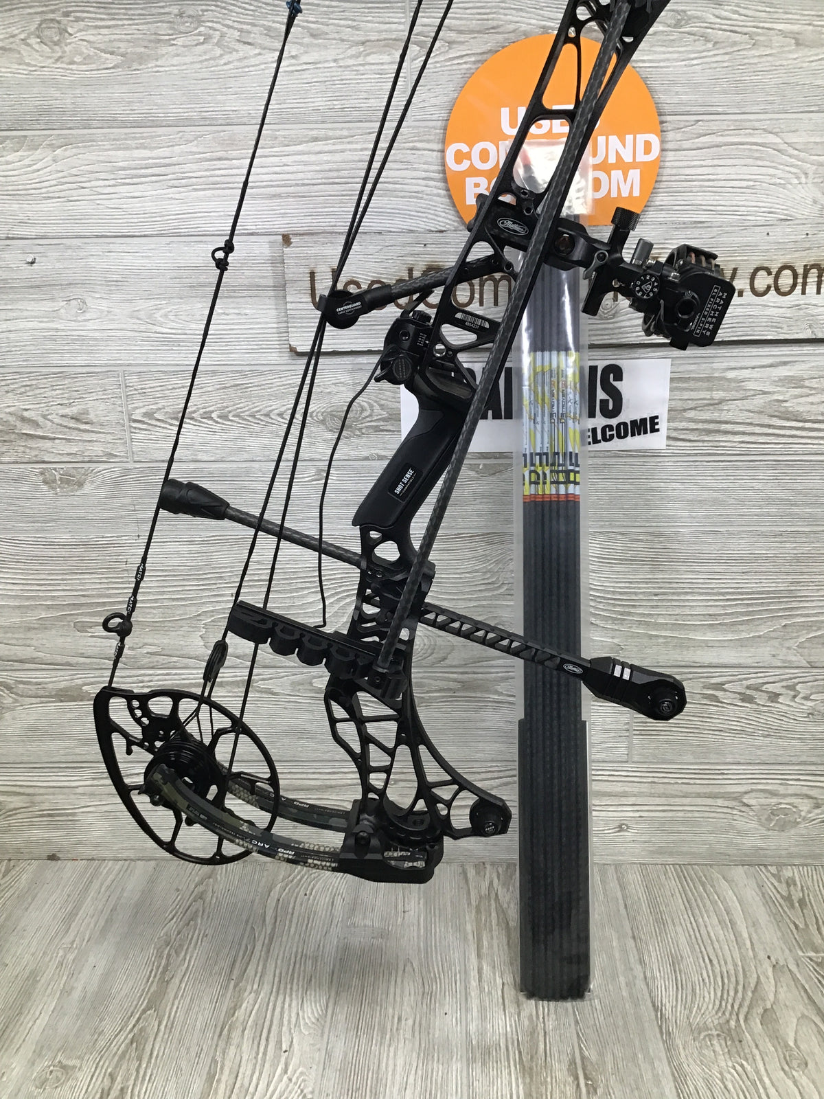 Used Mathews Lift X 29.5 Right Hand Black Riser/ Kuiu limbs 29.5/70 LOADED Pkg