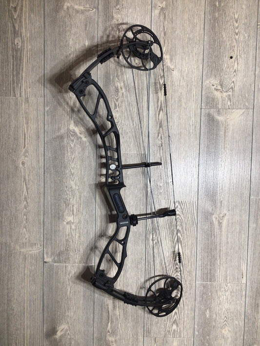 Used Elite Terrain RH Black 30" 70# Bow