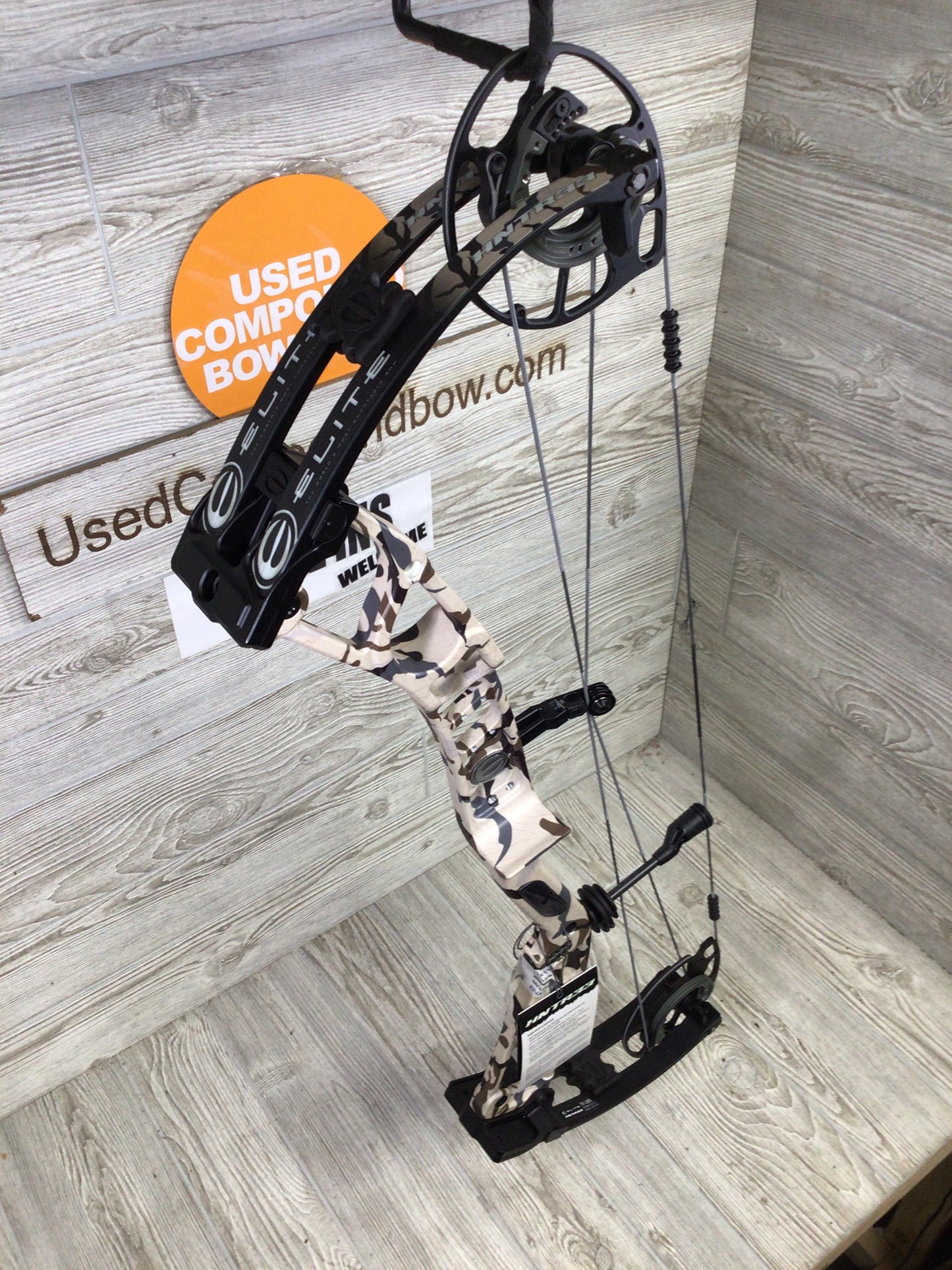 Elite HNTR33 Vuni RH Bow 60-70#