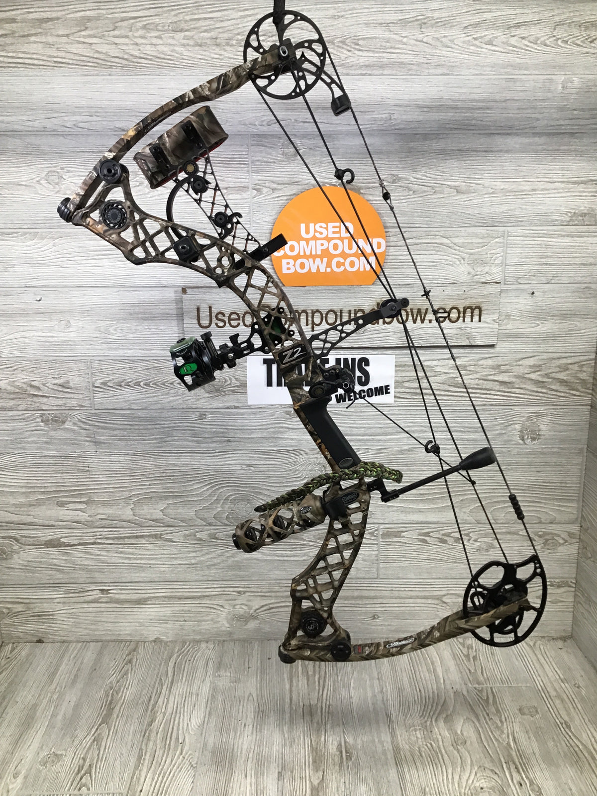 Used Mathews Z2 Right Handed Bow Package 30" 60-70# Lost Camo