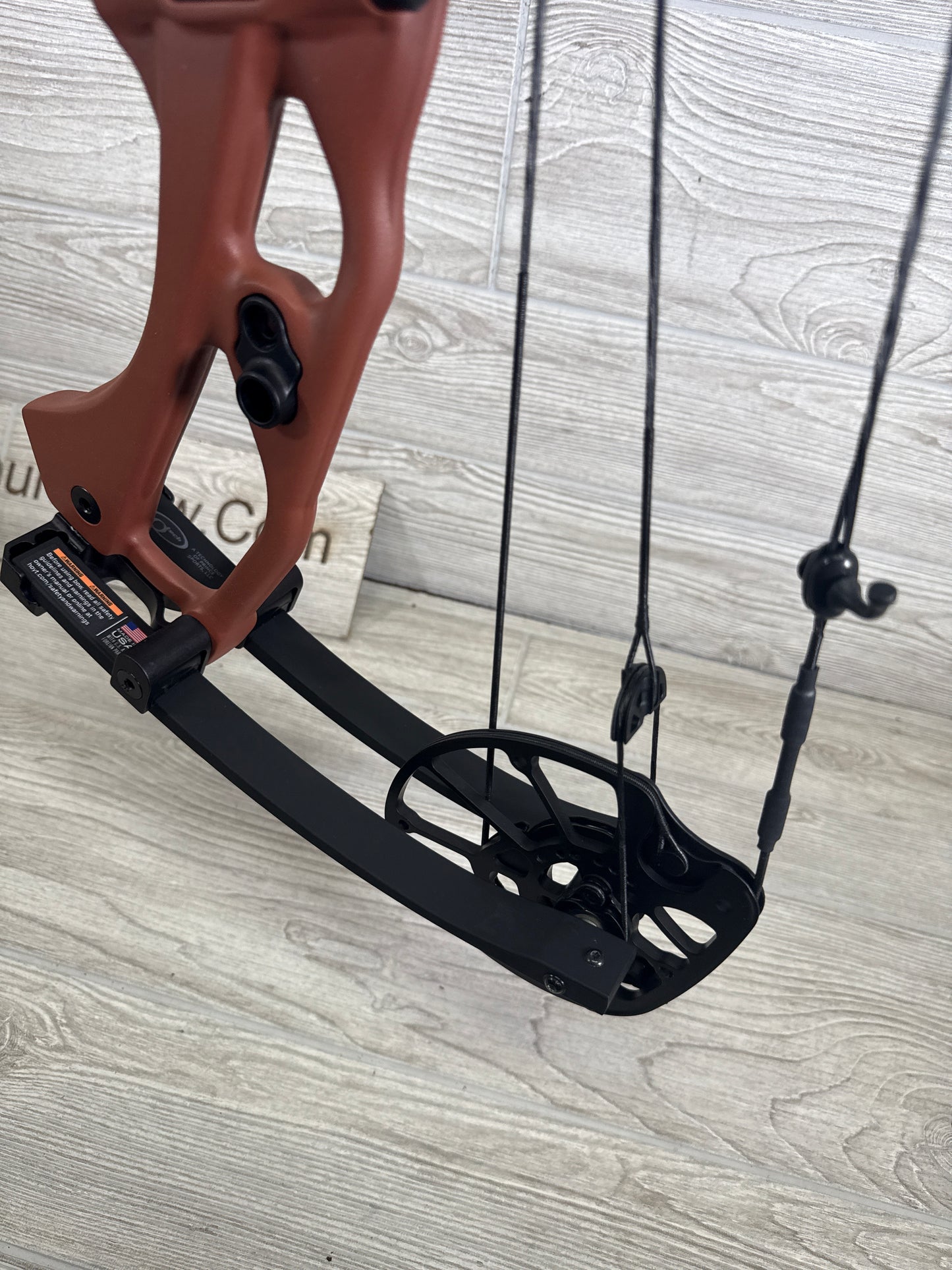 Hoyt RX-10 Ultra RH Clay with black topo limbs 60-70