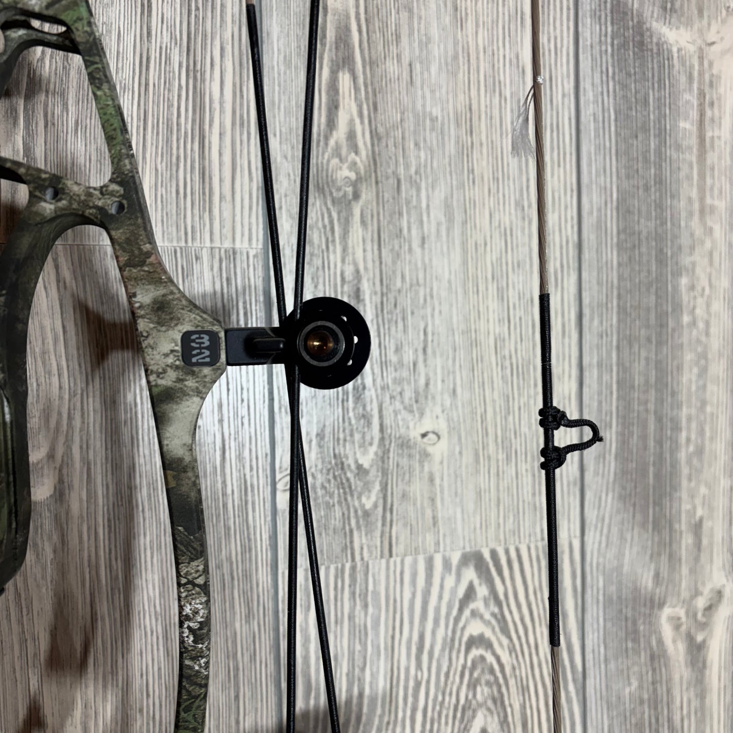 Used Hoyt Alpha AX-2 32 RH Realtree APX 70lbs