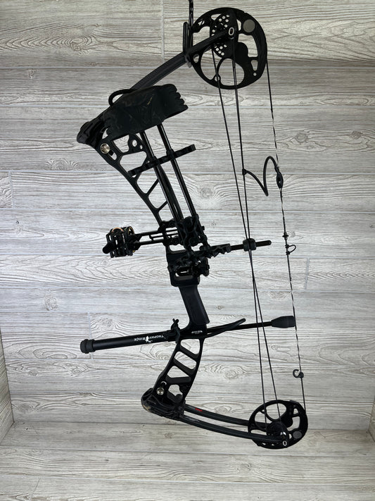 Used Mission Switch Black LH Ready To Hunt Bow Package