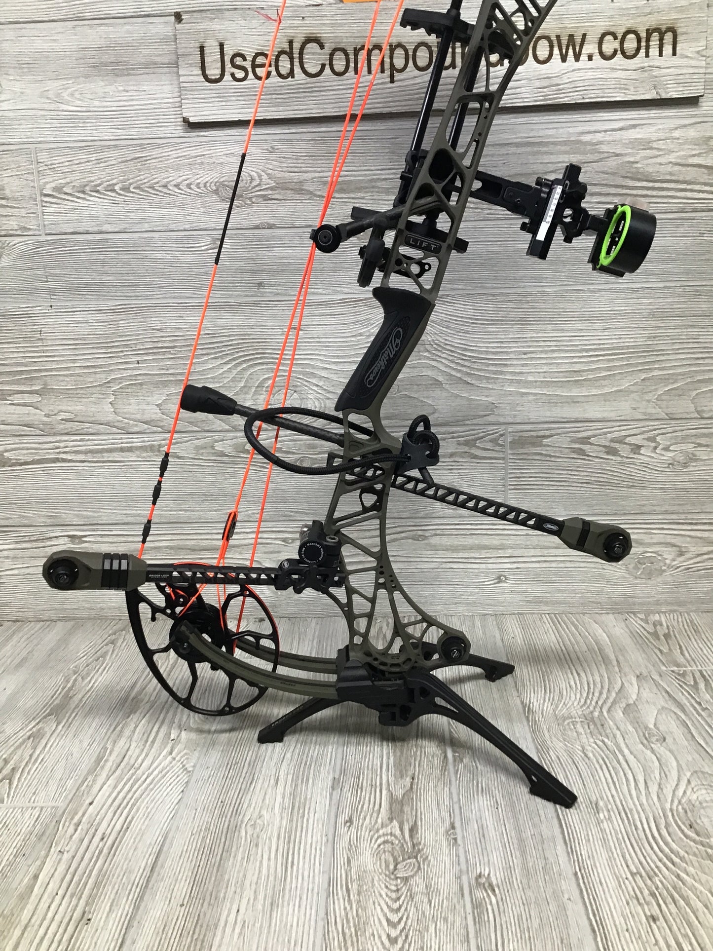 Used Mathews Lift 29.5 Green Ambush Left Handed 30/60# Package